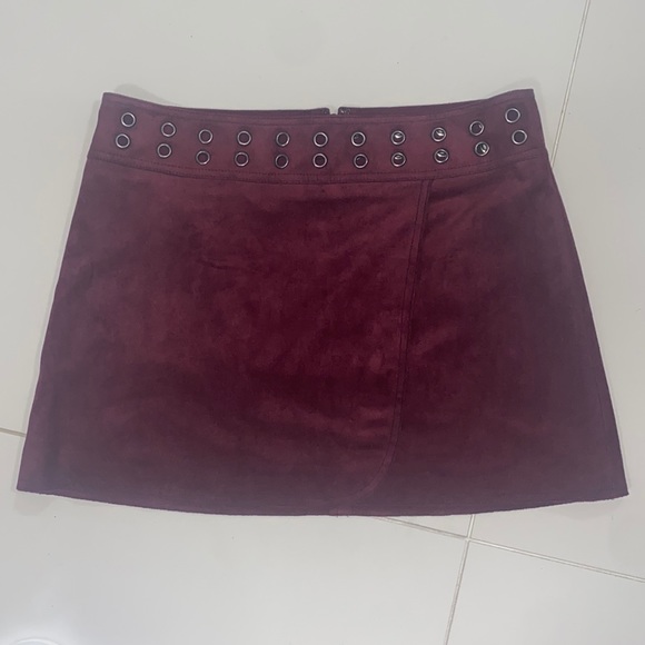 BCBG MAXAZRIA SUEDE BURGUNDY SKIRT Sz Medium - Picture 5 of 5